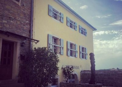 Artegnana 1798, Grožnjan, Istria - a famous hilltop town, known for its artists' community, a short drive from Zrenj. With this beautiful, newly renovated, boutique hotel...